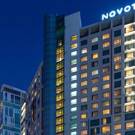Novotel Manila Araneta City Hotel Кесон-Сити Экстерьер фото