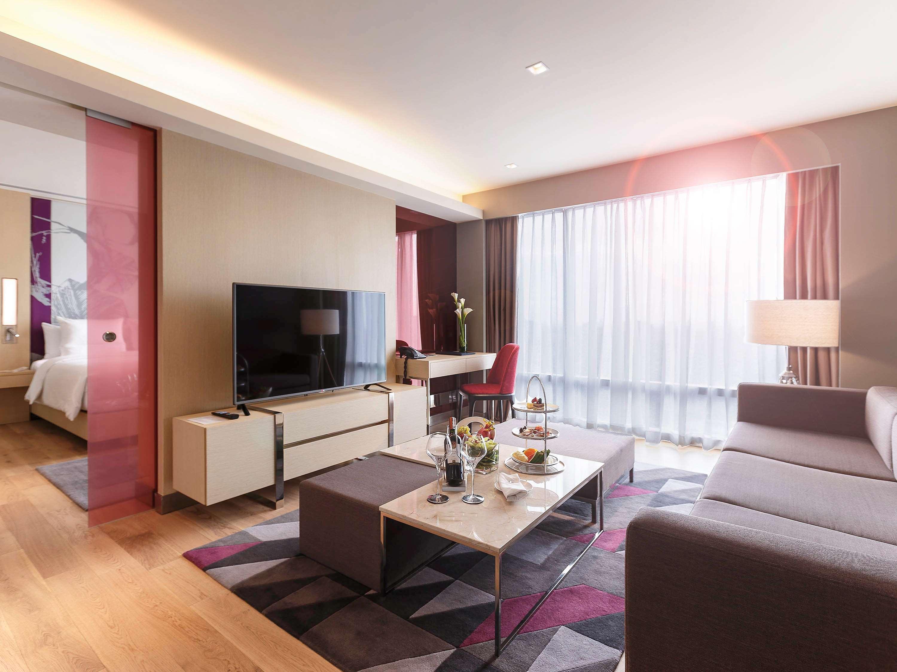Novotel Manila Araneta City Hotel Кесон-Сити Экстерьер фото
