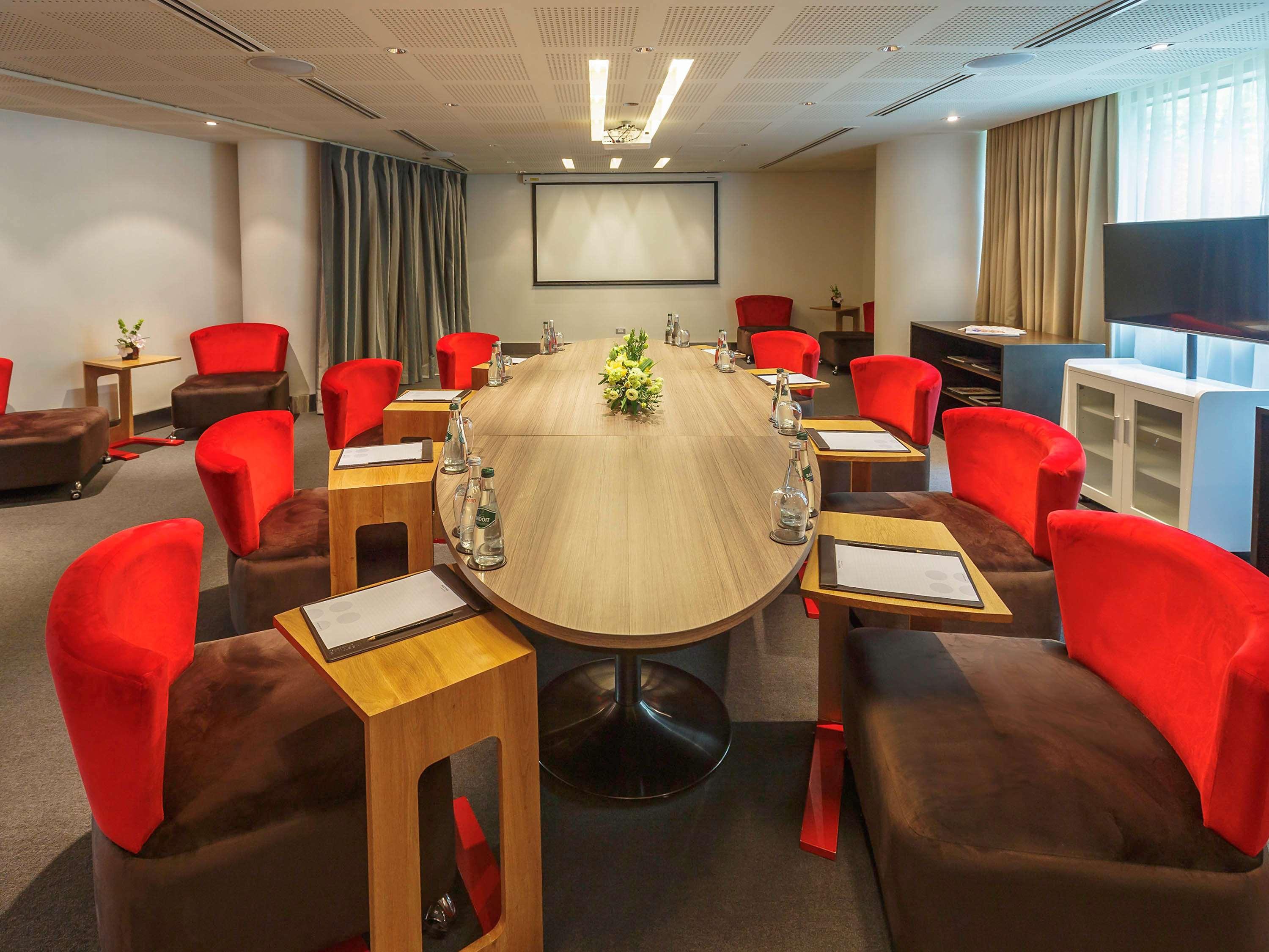 Novotel Manila Araneta City Hotel Кесон-Сити Экстерьер фото