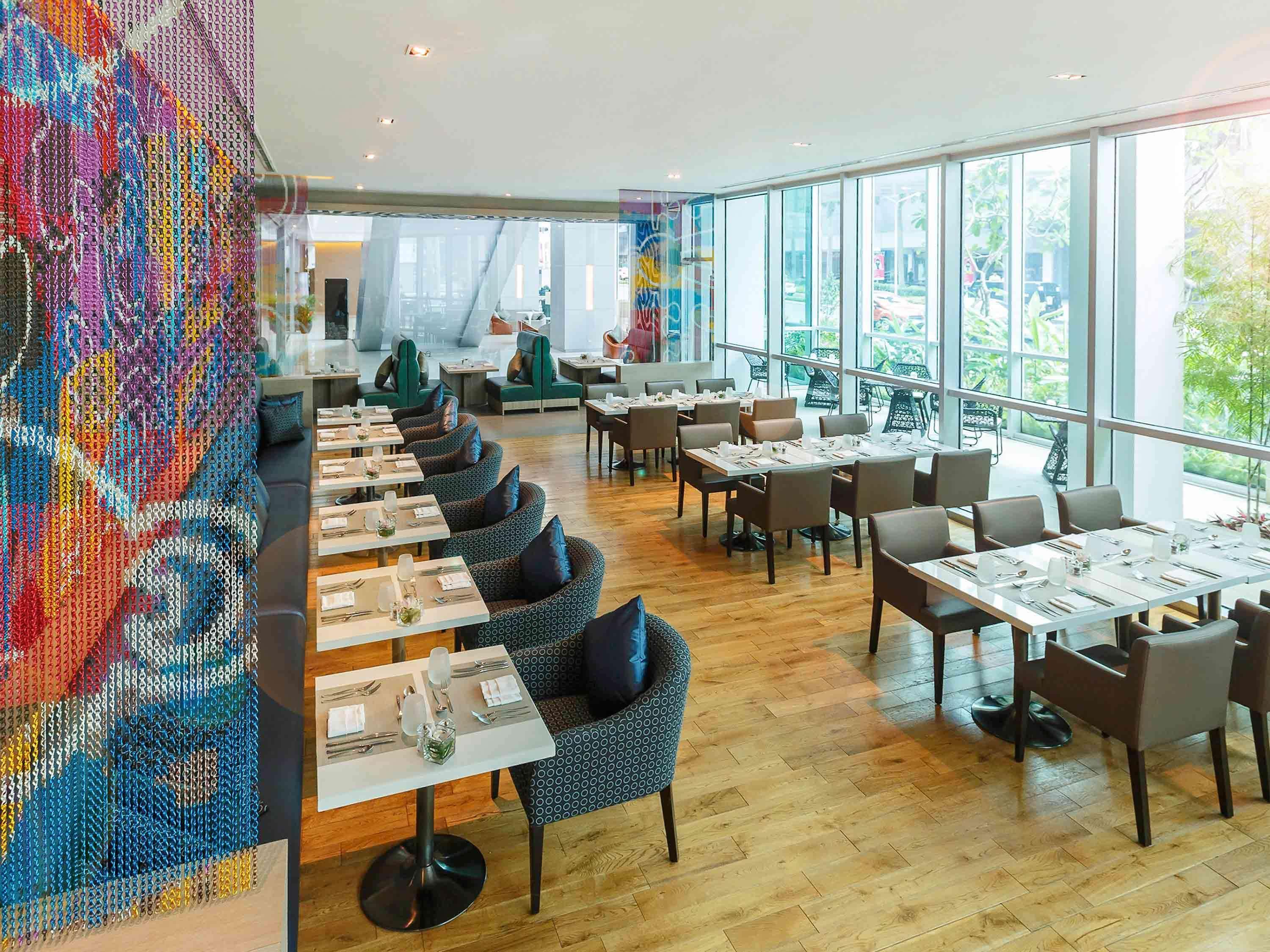 Novotel Manila Araneta City Hotel Кесон-Сити Экстерьер фото