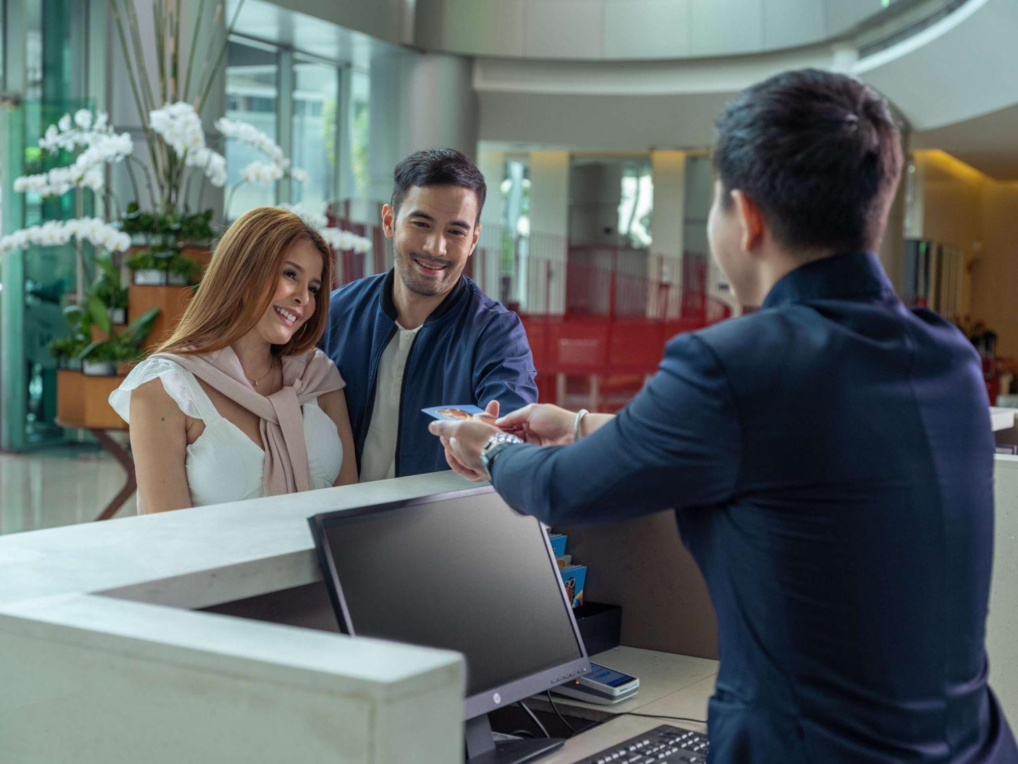 Novotel Manila Araneta City Hotel Кесон-Сити Экстерьер фото