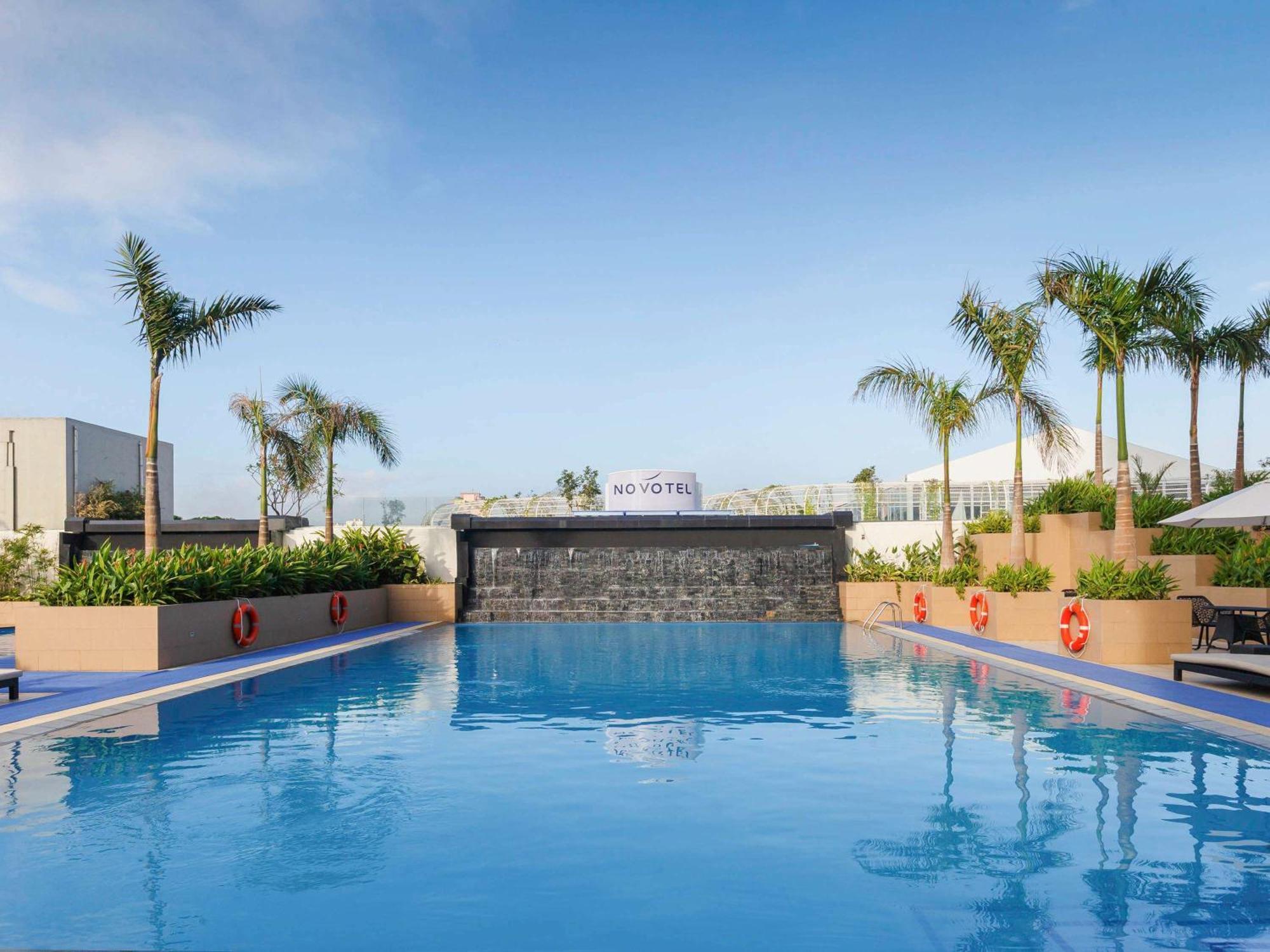 Novotel Manila Araneta City Hotel Кесон-Сити Экстерьер фото