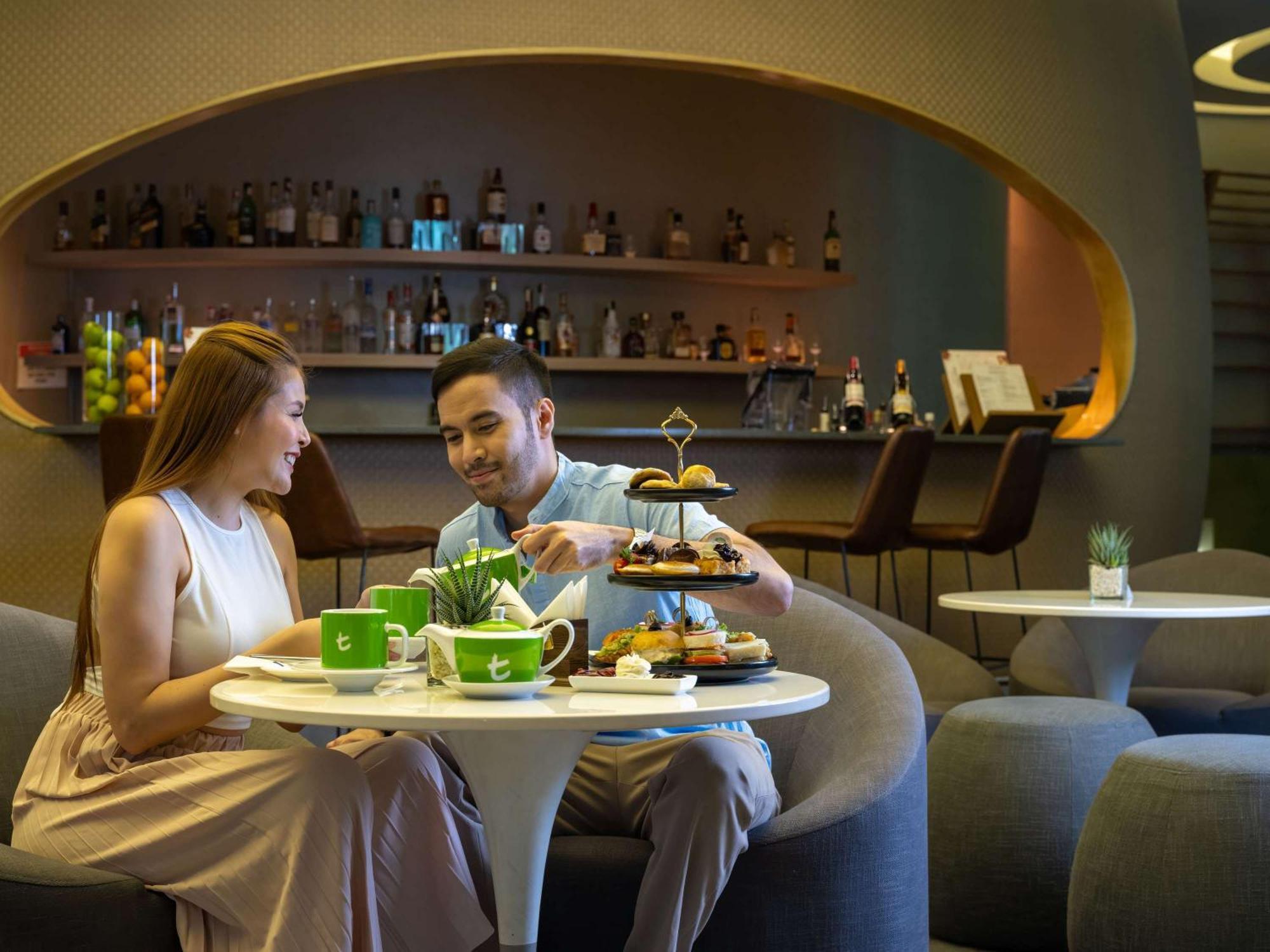 Novotel Manila Araneta City Hotel Кесон-Сити Экстерьер фото