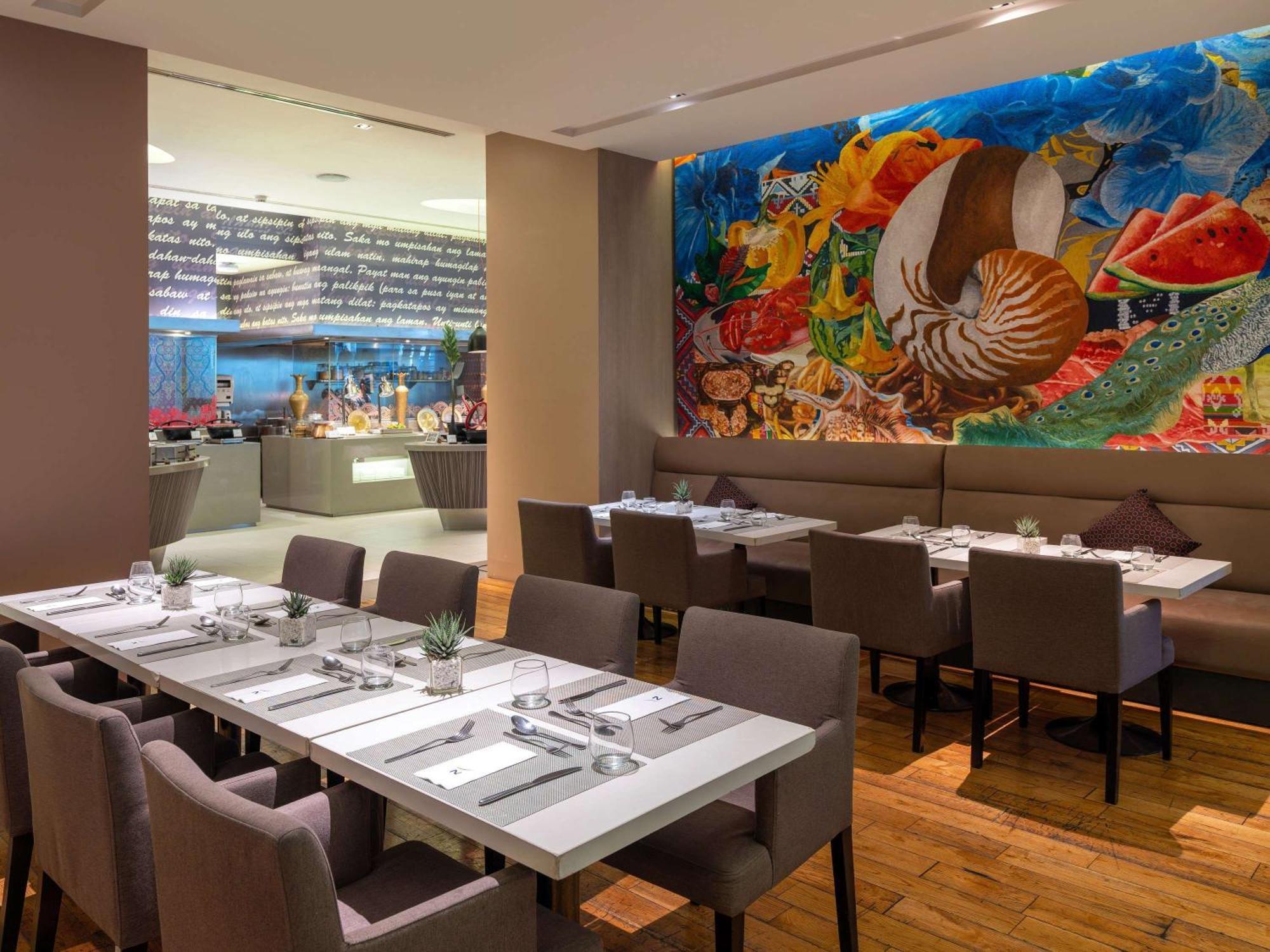 Novotel Manila Araneta City Hotel Кесон-Сити Экстерьер фото