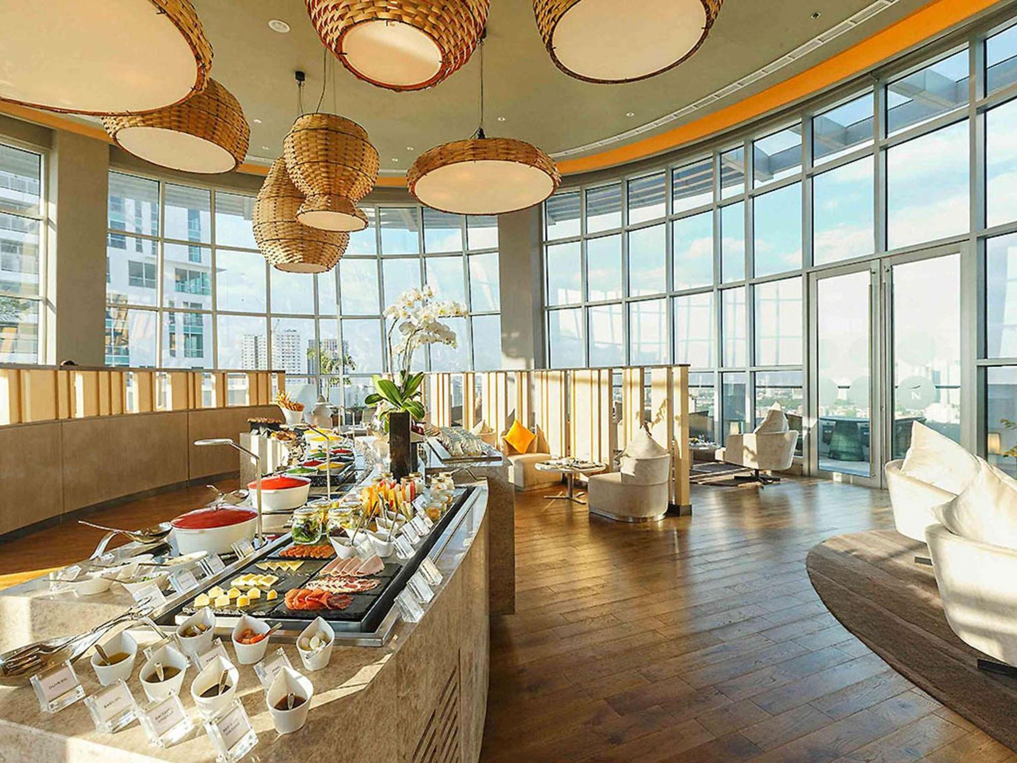 Novotel Manila Araneta City Hotel Кесон-Сити Экстерьер фото