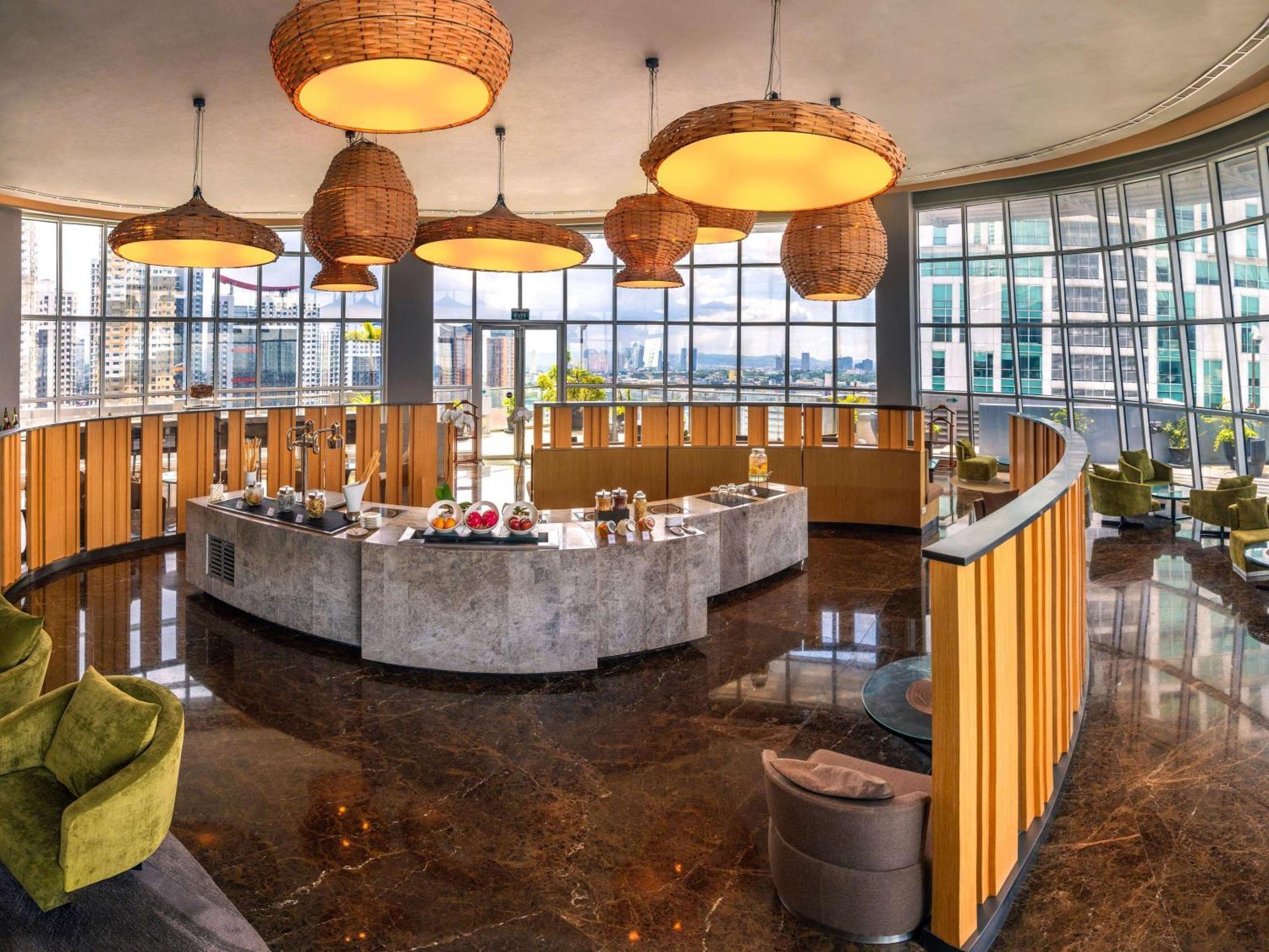 Novotel Manila Araneta City Hotel Кесон-Сити Экстерьер фото