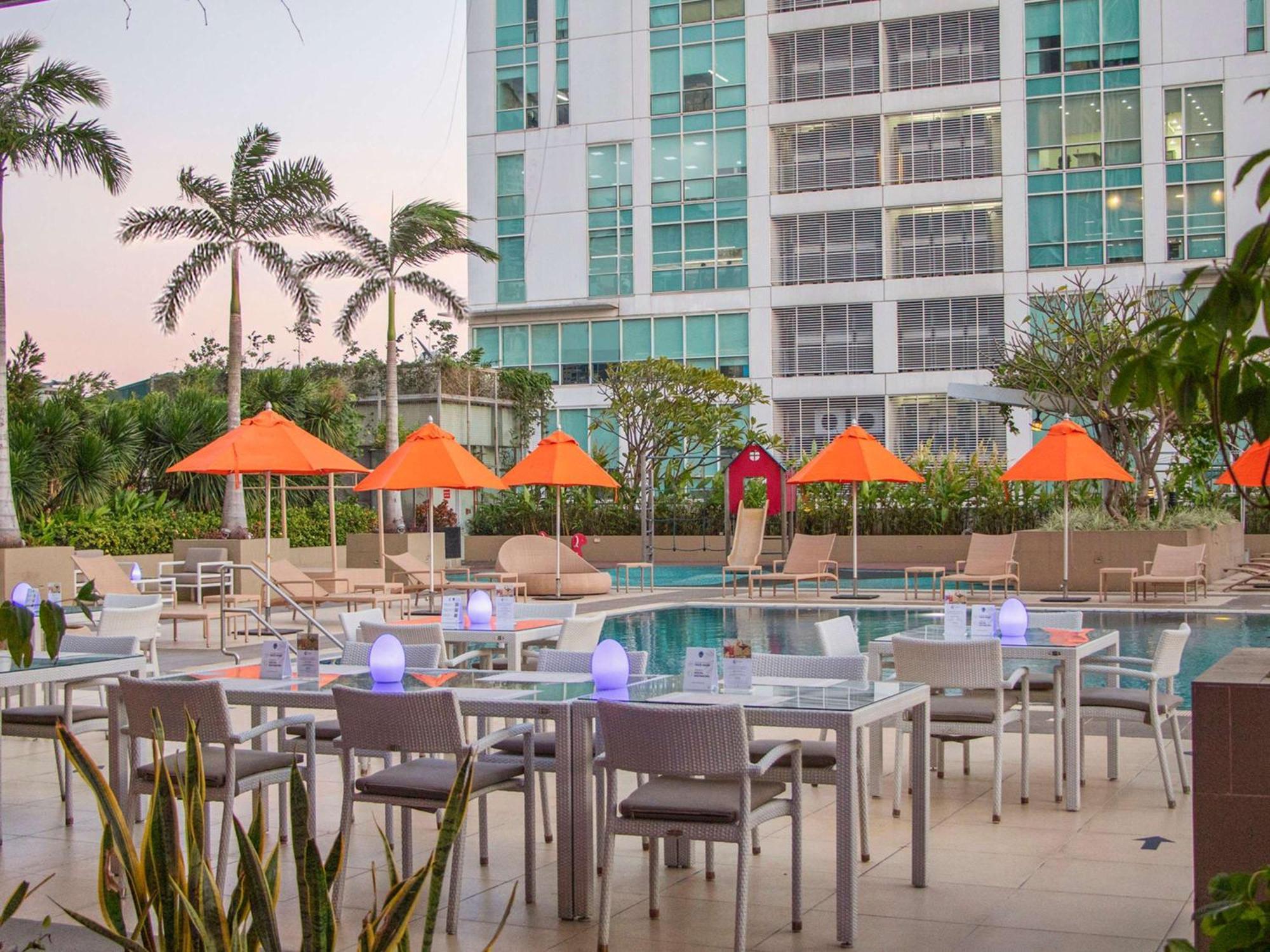 Novotel Manila Araneta City Hotel Кесон-Сити Экстерьер фото