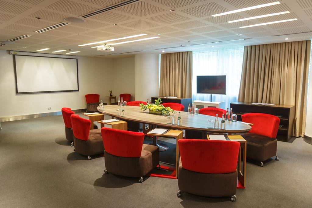 Novotel Manila Araneta City Hotel Кесон-Сити Экстерьер фото