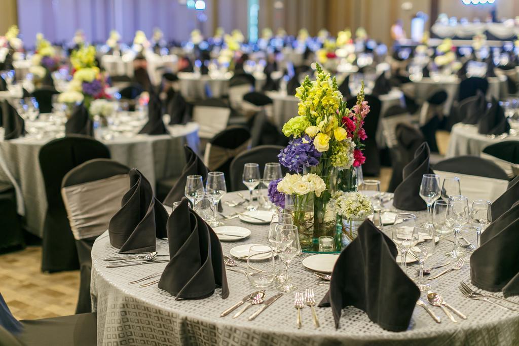 Novotel Manila Araneta City Hotel Кесон-Сити Экстерьер фото