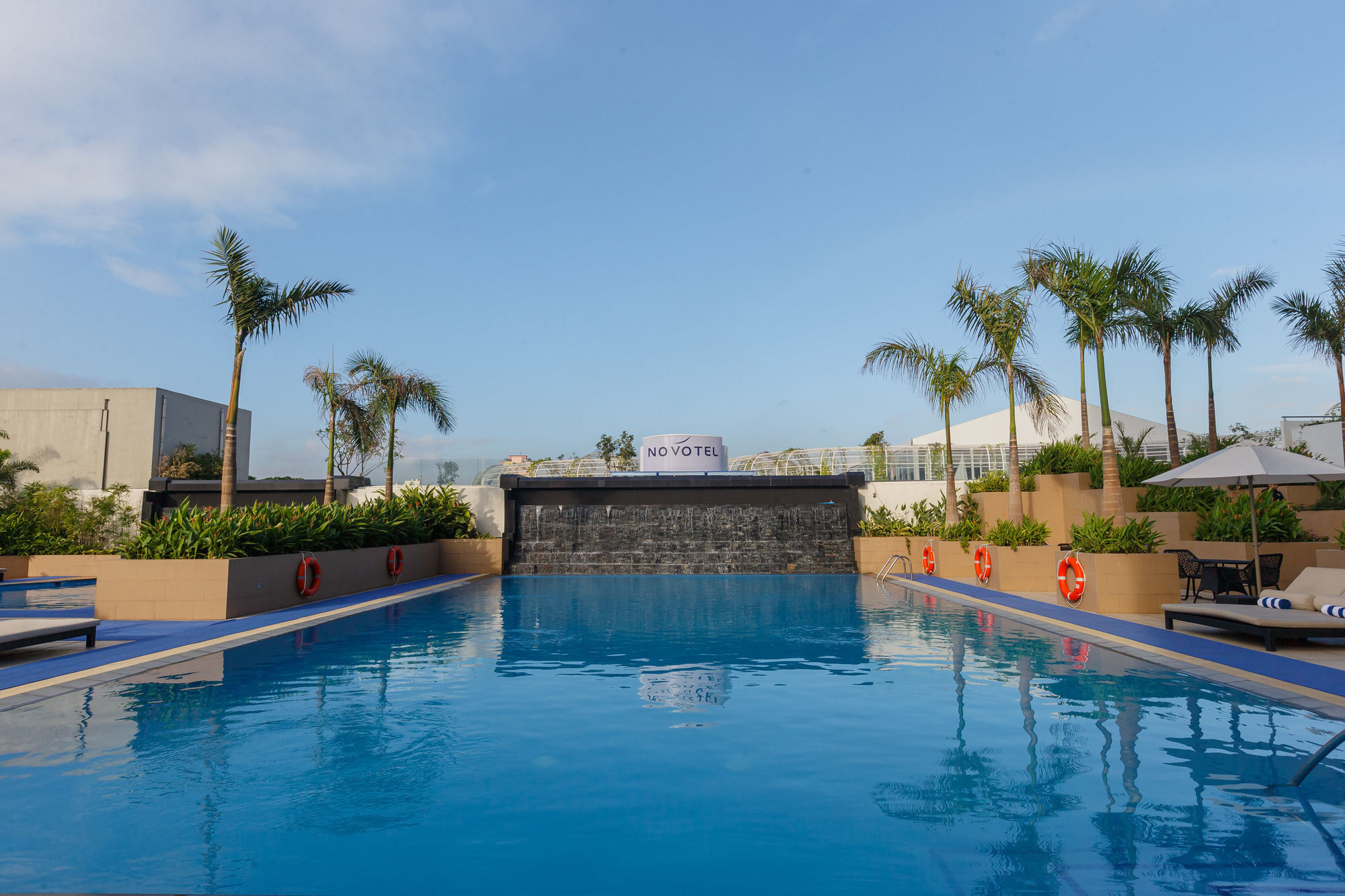 Novotel Manila Araneta City Hotel Кесон-Сити Экстерьер фото